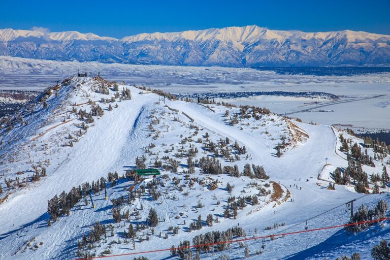 Mammoth Mtn ski area By Murray Foubister