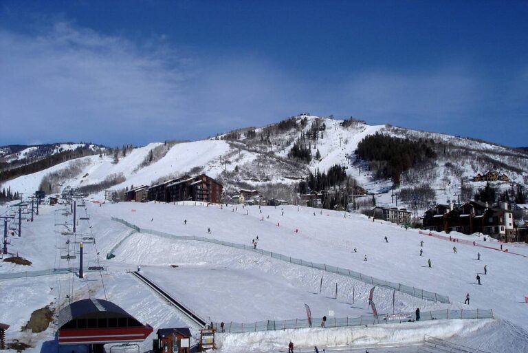 Steamboat_springs_ski_resort By CarTick