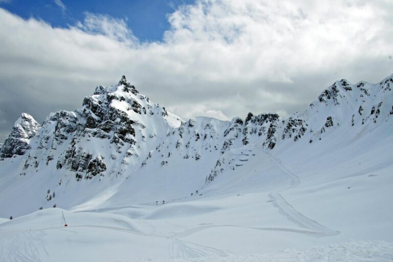 Sunlit snowy peaks above Sugar Bowl ski terrain showing Lincoln and Disney ridgelines-photo-by-pexels